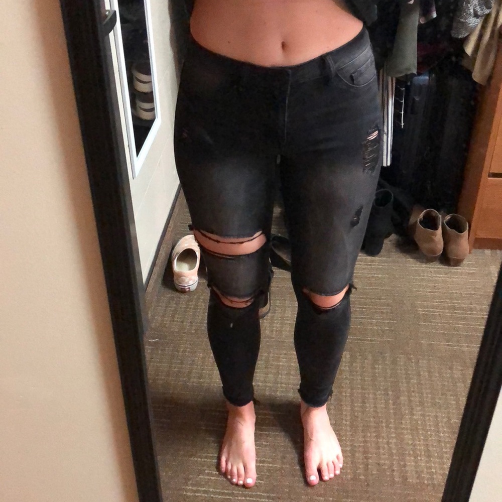 Black ripped skinny jeans